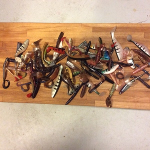 Kasa sekalaisia jigejä. Osa jopa käytettyjä 15e