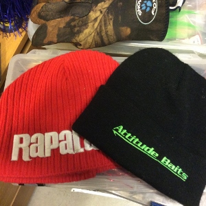 Tyylikkäät rapalan ja additudebaitsin pipot. Nää päähän vaikka päällekkäin ja saanti on taattua. 15e