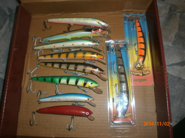 Nilsuja 10kpl , pari uutta, jotain jälkeä löytyy osassa, ylin on kevyt versio. 88€ posteineen