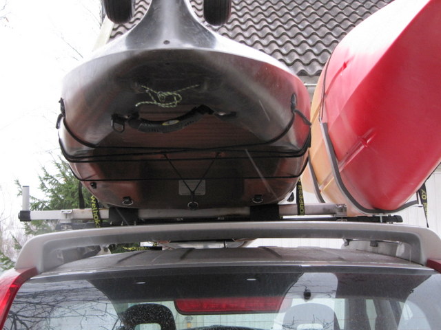 Nostotuki siirretty toiseen reunaan ja J-kaari lisätty toiseen