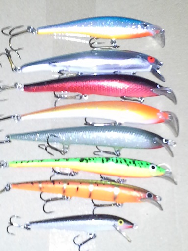 Jesse,Bomber,Lappia,Lohikas Kuhis ja Kuore,Maka,Vissi ja Rapala 45€.