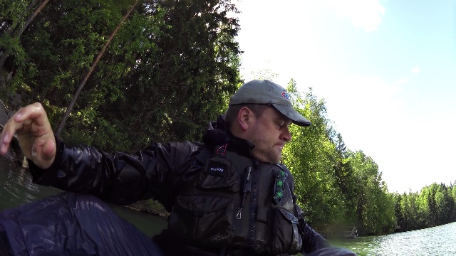 Penkki piti poimia kyytiin. Vuosia vanha Bilteman "not for climbing" karbiinihaka, joka huolehti penkin varmistuksesta päätti paukahtaa rikki. Hyvä, että senkin heikkous tuli nyt kokeiltua.