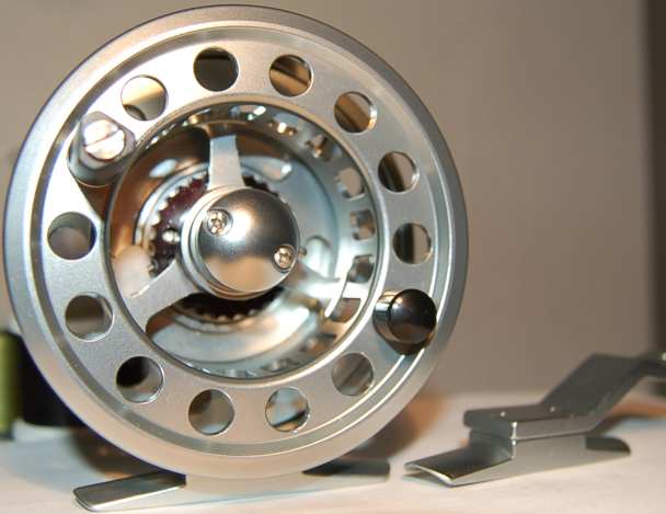 siirtävä kelanjalka vakiona, jos tarttee siirrellä