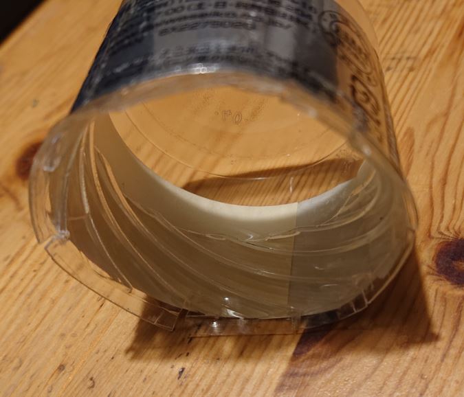 Puolan säilytysboksin kansi oli kyllä joskus laitettu momenttiin.