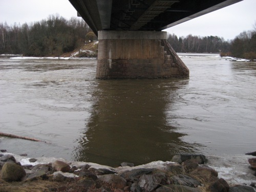 Tuosta saa vähemmän kokkelilla käyneet paremman kuvan vedenkorkeudesta (kuva siis arantilasta)