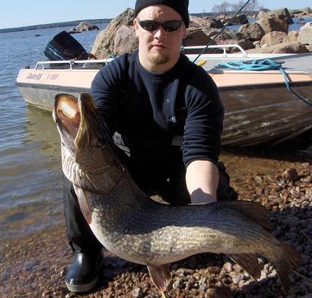 Nätti mamma,mutta ei niin nätti saamamies! mamma 13,5 kg
<br />saamamies vähän enemmän.