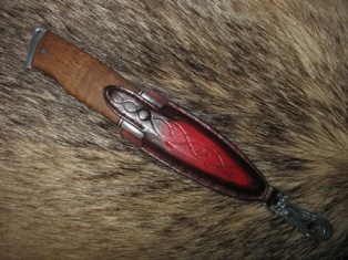 Perholiiveissä ylösalaisin pysyvä pikkuveitsi