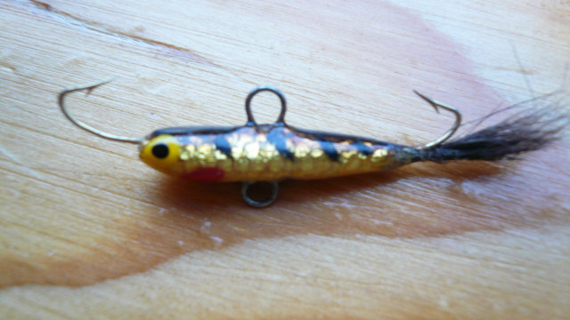 Tässä kultaiset koukut väriltään vaikka kuvasta ei ilmene!!!