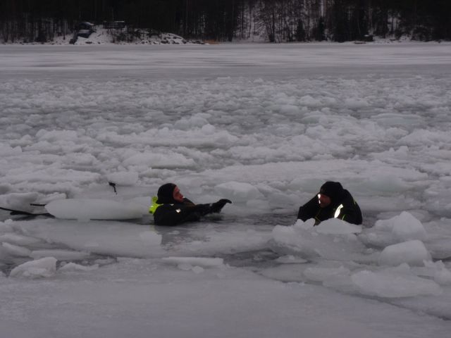 Kelluntaa laivaväylässä ...
