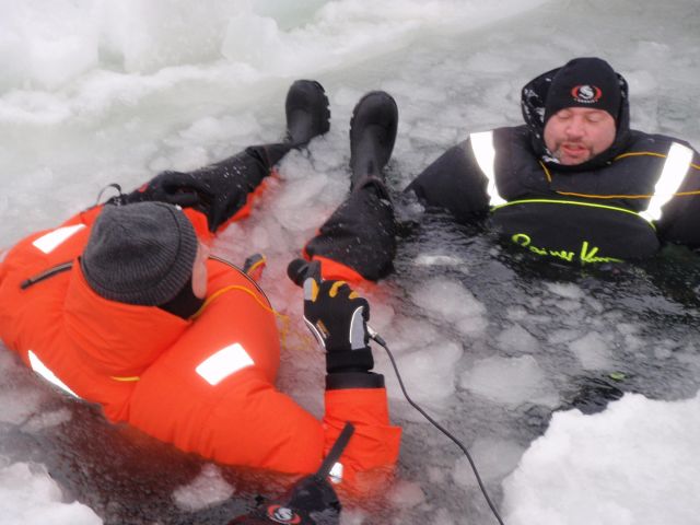 Haastattelua laivaväylässä ...