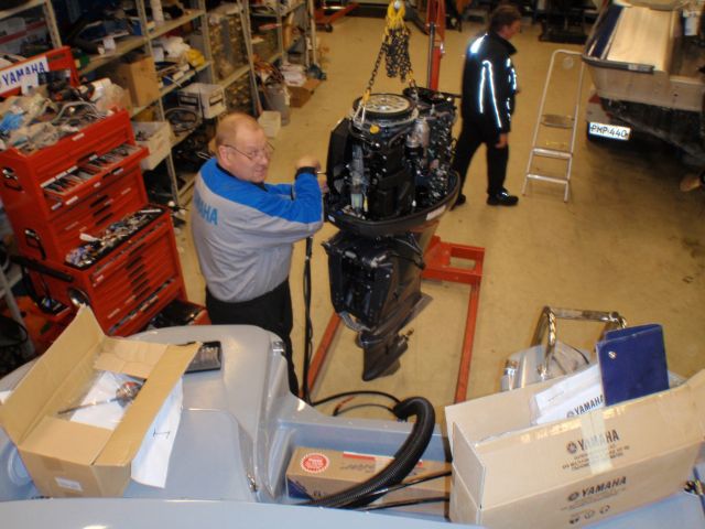 Koneen asennus oli ammattimies Jokken hommia.