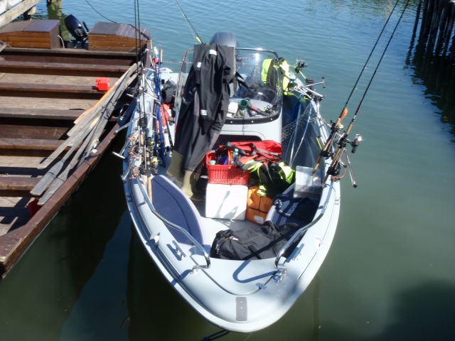 Kalastuksen tykötarpeita.