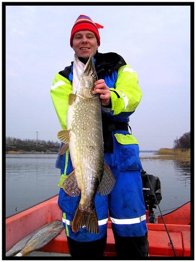 Onnellinen kalamies.... En saanut yhtään lähemmäs enään... 6,1kg