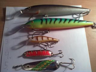 Tästä kuvasta 3 ylintä 10€ kpl, jesse ihan ihme kokoa.. Ja pellit 6€ kpl