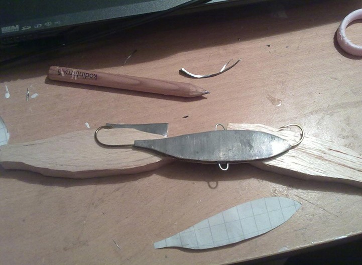 Sitten toinen puoli kasaan ja täytetään väli epoksilla.