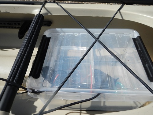 Keulaboksi rojuille ja akulle.