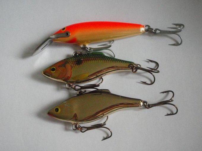 Pikku magnum MYYTY!<br />Rattlin rapit Finland. 7cm pitkiä.<br />6,00 euroa posteineen.