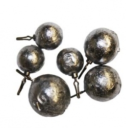 Dropshot painon käyttö on helppoa. Painossa on leikari, jonka avulla voit säätää painon ja koukun välistä etäisyyttä helposti. Siima pujotetaan 1-3 kertaa lenkistä läpi ja kiristetään kiilamaiseen halkioon. Näin vältyt solmimasta siimaa painoon silloin kun haluat muuttaa painon ja koukun etäisyyttä.<br /><br />Saatavilla koot 5g, 7g, 10g, 15g ja 20g<br />Pakkauksessa 3 kpl painoja<br />1.90€