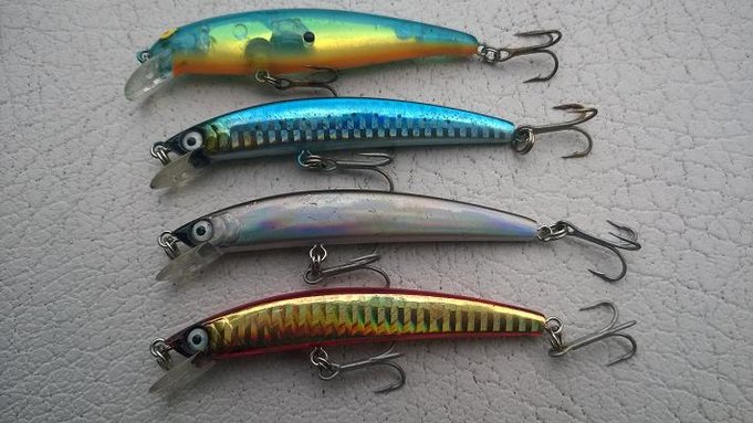 4 paketti hinta 20 e<br />-3kpl yozuri<br />-1kpl bomber<br />-pituus noin 9cm