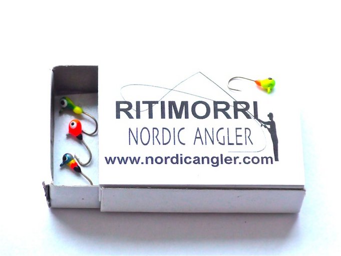 Loisteliaat käsintehdyt RitimorriS. Morreissa on käytetty vahvoja Marutokoukkuja #14.<br />Väritys on taattua sekä todella siistiä jälkeä, kokonaisuuden kruunaa tässä mallisssa maalattu silmä. <br />Lähetämme Morrit tyylikkäissä rasioissa.<br />2.50€ kpl.