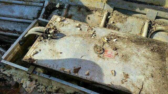 Tankki saatiin kaivettua ylös vaikka oli puolillaan penssiniä....