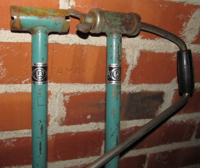 UR....2 kpl 4 tuuman. toinen minun eka kaira. mielestäni 70 luvun loppu...JPG