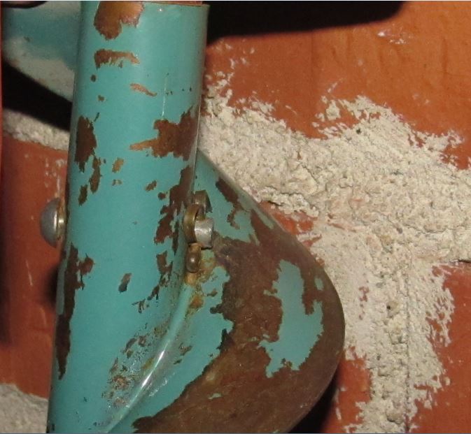 UR kierrätyskeskuksesta ostettu tai saatu 4. huom..kiinitys-sokka...JPG