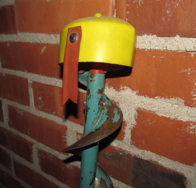 UR kierrätyskeskuksesta ostettu tai saatu 4. huom.. teräsuojus...JPG