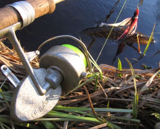 DAM hoddy. pikkuhauki pelotteli. hyvä tärppi...niskasta takertunu kiinni.....JPG