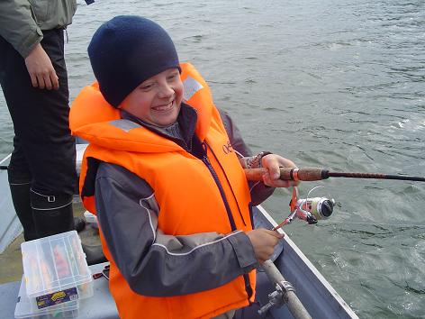 Poika vetää yli kakkosta ykkösluokan vehkeillä ja hauskaa oli!