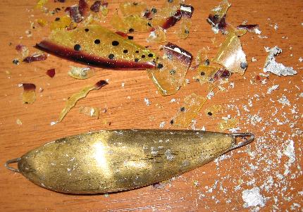 Foliot pois raapimalla vetsellä