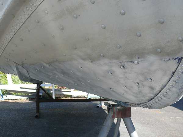 Valmista pintaa puhdistuksen ja karhennuksen jälkeen.