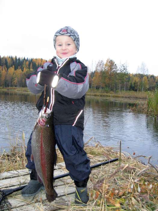 Pojan eka kala virvelillä