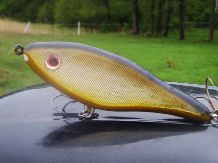 Allekirjoittaneella mukana n.200 erilaista täkyä,perhoa ym.Mutta tämä vain rokkasi...