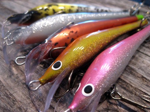 Setti Murto75 vaappuja jotka lähtivät maanantaina postiin ja toisiksi alimmaisella tuli komea 4,4kg meritaimen tänään :)