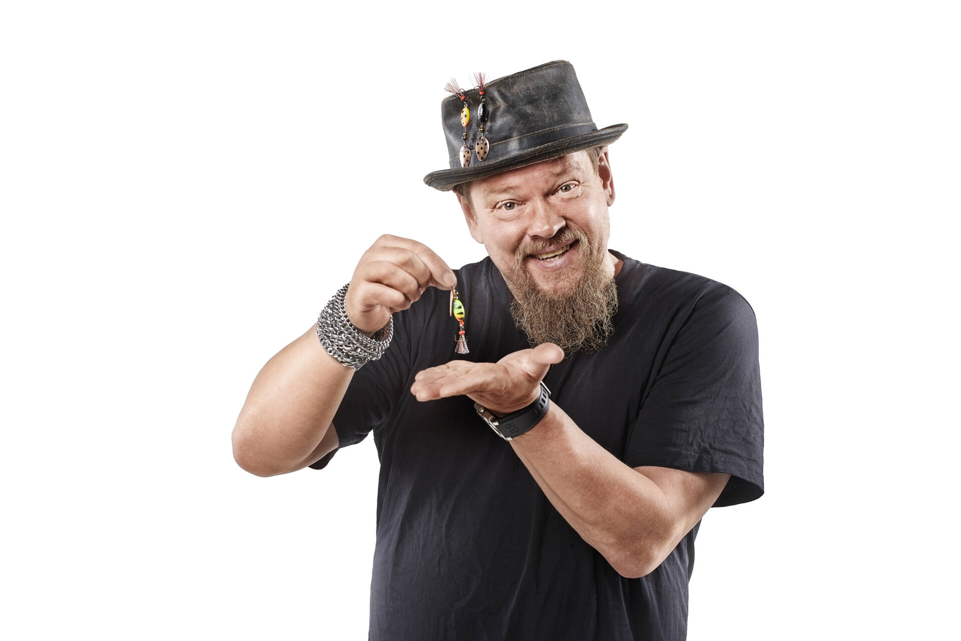PÄÄKUVA_Monitoimimies Ville Haapasalo hyödyntää luovuuttaan myös kalastusvarusteiden saralla.