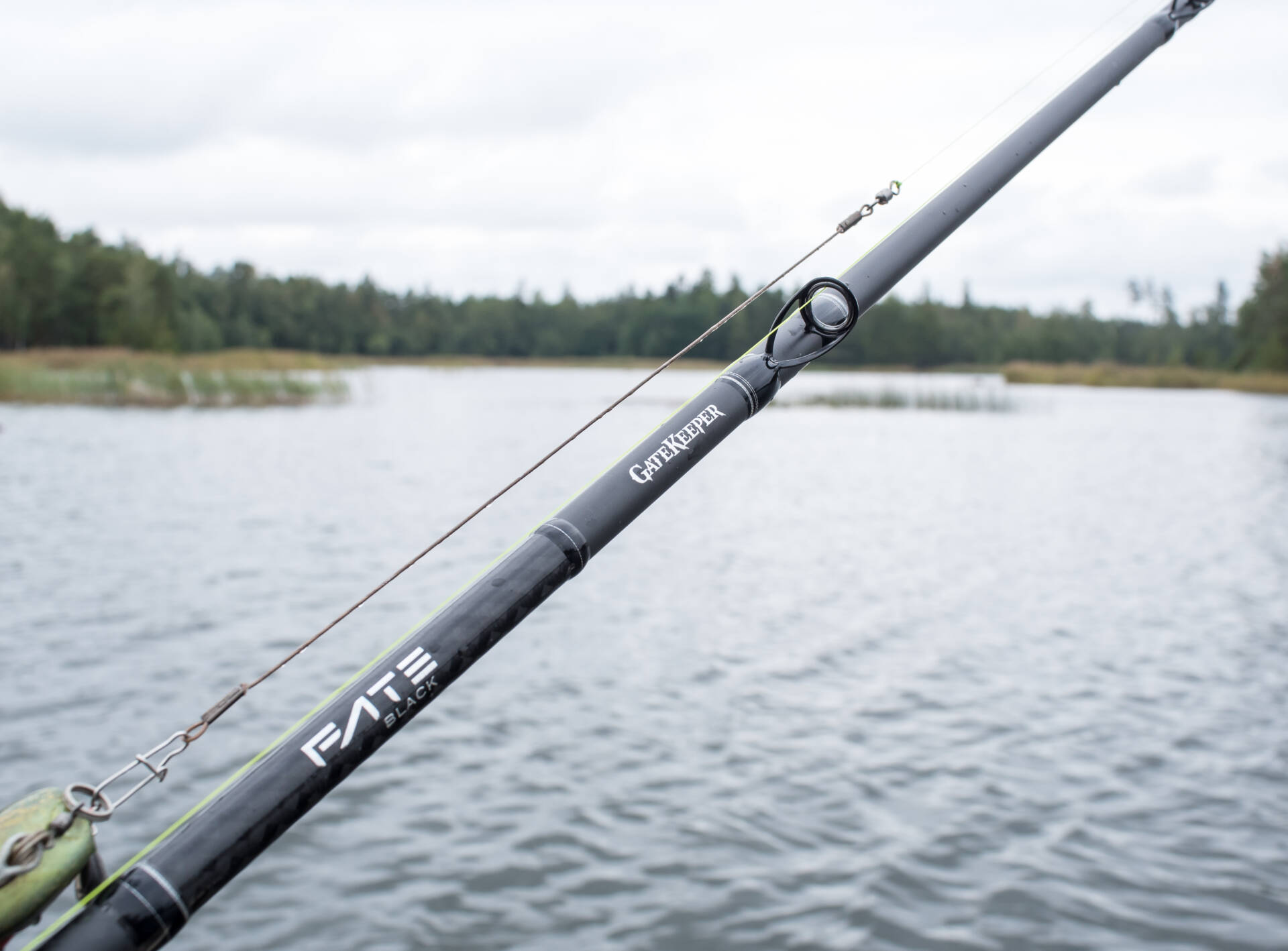 13 Fishingin tuhti haukisetti – Gatekeeper-vapa ja Concept A3-kela Pääkuva_Gatekeeper on todella tuhti vapa 100–300 g uistimille ja kun pituuttakin on 277 cm, niin heittäjältäkin vaaditaan kokemusta.